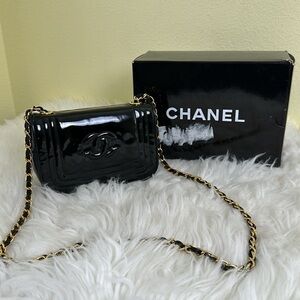 💯Authentic Chanel Black Patent Leather Chain Mini Bag🍀